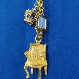 Queens wanted! Adorable costume necklace